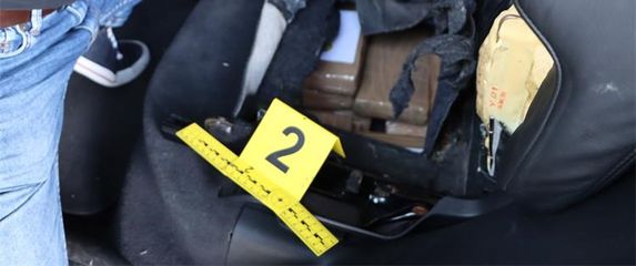 Pronađeni kokain u automobilu - 2