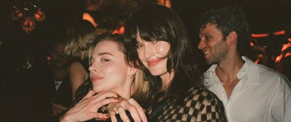 Chloë Grace Moretz i Kate Harrison - 8