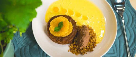 Ivana Soldo: Mekani biskvit s aromatičnom kremom, maceriranim mandarinama i creme anglaise - 9