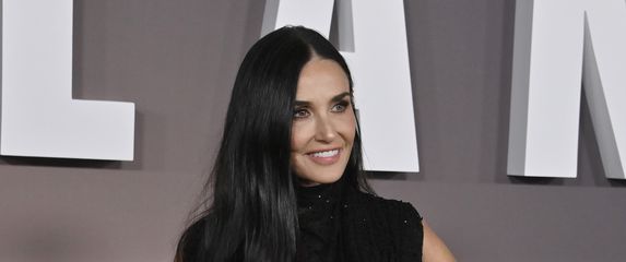 Demi Moore na premijeri serije 'Landman' u Los Angelesu - 8