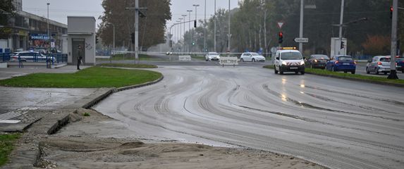 Policija zatvorila promet zbog puknuća cijevi na križanju Savezne Republike Njemačke i Avenije Dubrovnik - 6