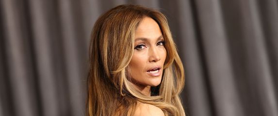 Jennifer Lopez na dodjeli Guvernerovih nagrada u haljini Zuhaira Murada