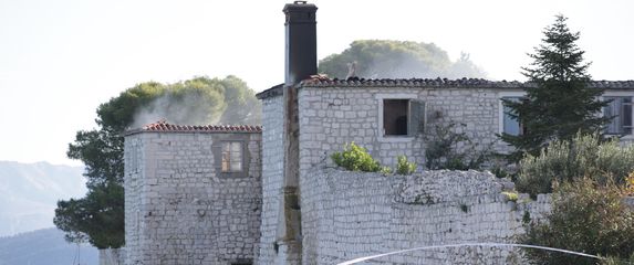 Izgorio samostan crkve Sv. Križa na Čiovu - 4