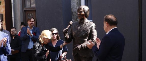 Žaklina Zdravković, Gordana Zdravković