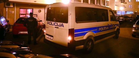 Policija ispred prostora kotara Blatine gdje se trebao održati događaj SNV-a