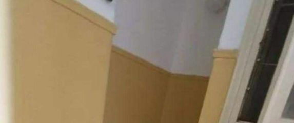 Neobično postavljena kada u kupaonici