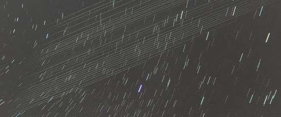 Tragovi Starlink satelita