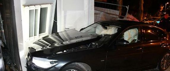 Pijani vozač naletio na ugostiteljski objekt na Trešnjevci