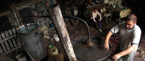 Pečenje rakije, ilustracija