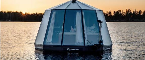 Glacier Floating Hut - 4