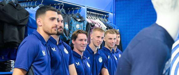 Robert Mudražija (u sredini)