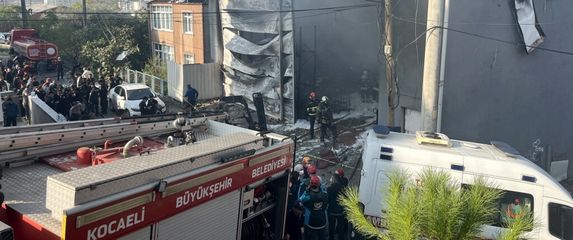 Požar skladišta parfema u Turskoj