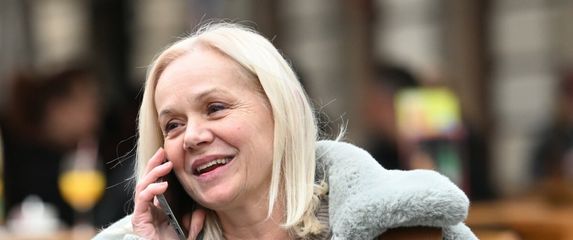 Ksenija Pajić u trapericama i bundi na špici 2025. - 3