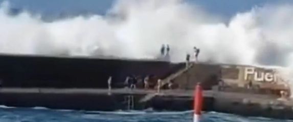 Veliki valovi na Tenerifima ubili dvije osobe