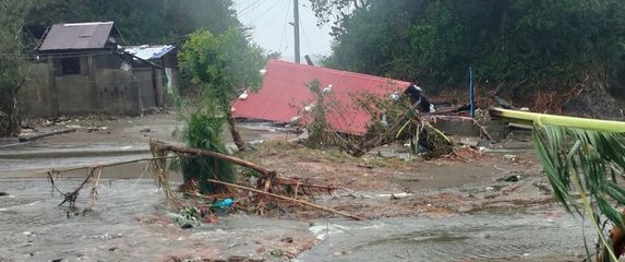 Razorni super tajfun Fung-wong pogodio Filipine - 3