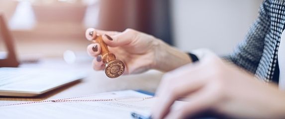 Javni bilježnik, ilustracija