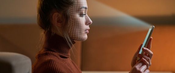 Kad kažeš da ne koristiš umjetnu inteligenciju, ona se samo nasmije i otključa tvoj mobitel