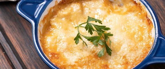 Francuska juha od luka, ali s dodatkom njoka