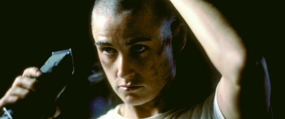 Demi Moore u sceni iz filma G.I. Jane