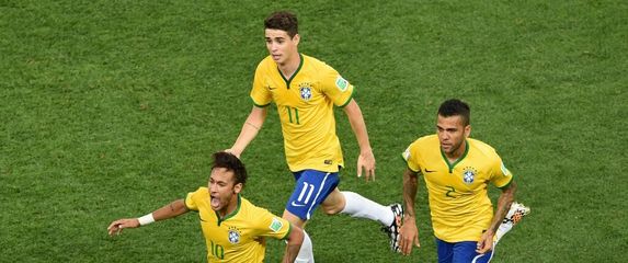 Oscar, Dani Alves i Neymar