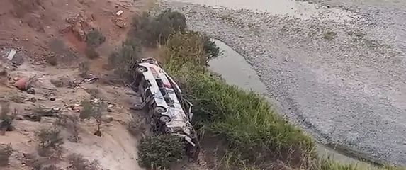 U prometnoj nesreći u Peruu poginulo 37 osoba - 1