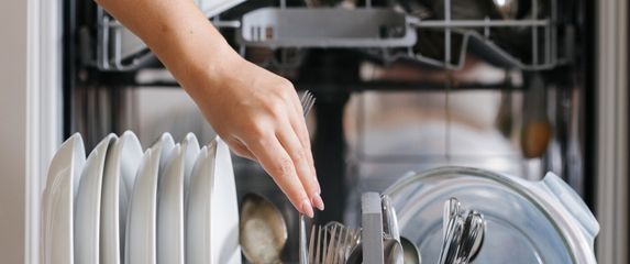 Rezultati ankete: Kako slažete pribor za jelo u perilicu?