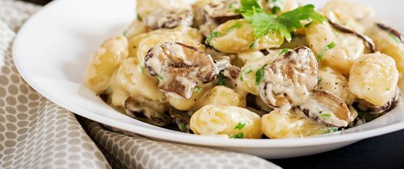 Njoki s gljivama i plavim sirom