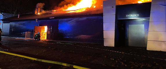 Izgorio balkanski noćni klub Village