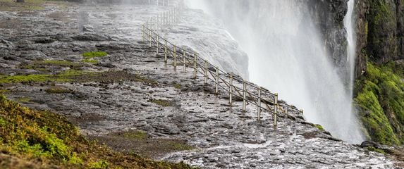 Obrnuti vodopad Naneghat, Indija - 2