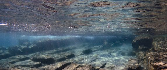 Ostaci grada pod vodom, ilustracija