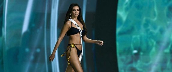 Laura Gnjatović, Miss Universe Hrvatske