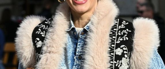 Dama iz Zagreba u efektnom zimskom prsluku