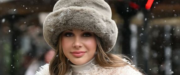 Ulična moda predimenzionirani kaput od umjetnog krzna Zagreb - 1