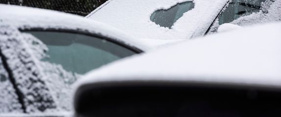 Snijeg na automobilima