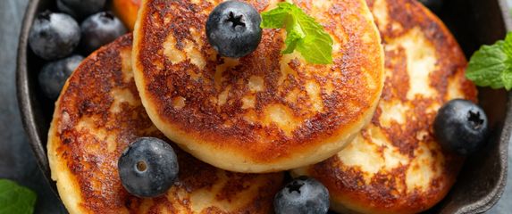 Dodajte zrnati sir u smjesu za palačinke