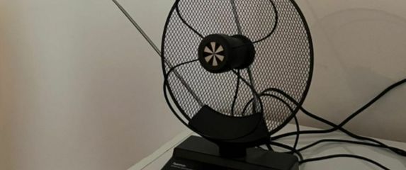 Majstorija kod popravka antene u Dalmaciji