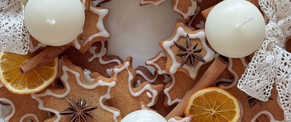 Adventski vijenac od medenjaka