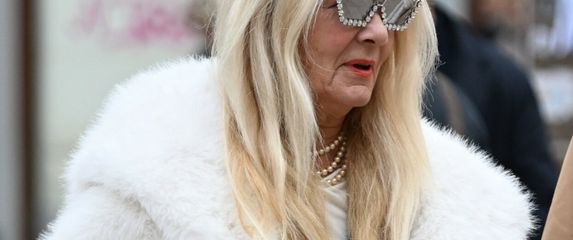 Dama iz Zagreba s torbom Mini Hector koju potpisuje Thom Browne