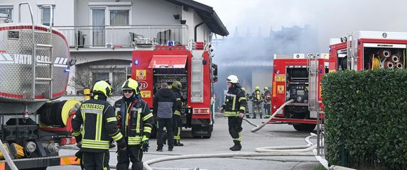 Požar skladišta guma u Sesvetama - 4