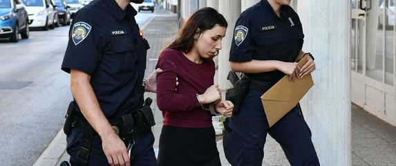 Privođenje osumnjičene majke