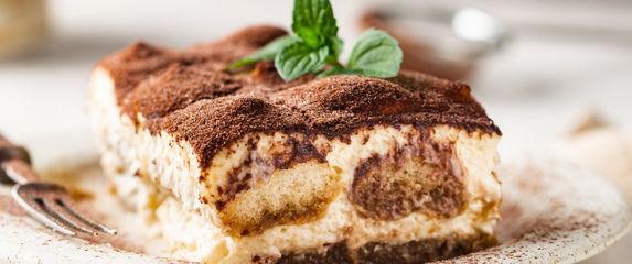 Tiramisu kolač s cheesecake kremom
