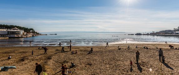 Sunce u prosincu na Bačvicama, ilustracija