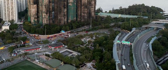 Izgorjeli neboderi u Hong Kongu