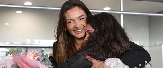 Laura Gnjatović - 1