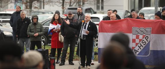 Prosvjed pred stanom Dalije Orešković - 7