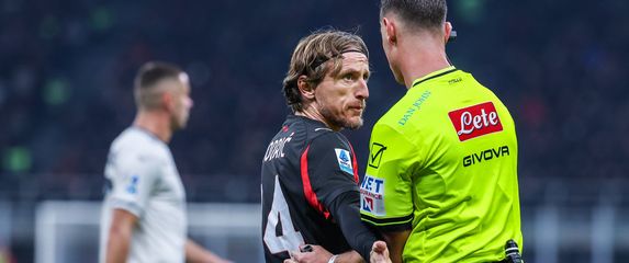 Luka Modrić i sudac Collu