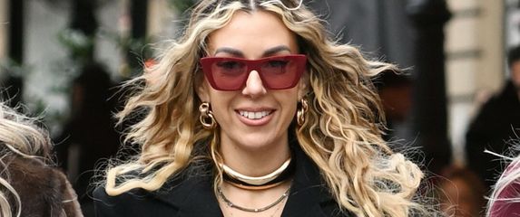 Dama iz Zagreba u crnim slingback štiklama