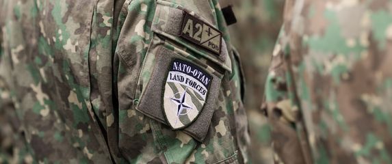 Vojnik NATO-a; Ilustracija