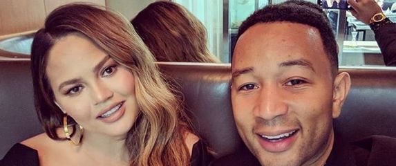 Chrissy Teigen i John Legend (Foto: Instagram)