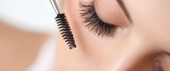 Make-up umjetnica slavnih savjetuje korištenje smeđe maskare uz crnu (Foto: Getty Images)